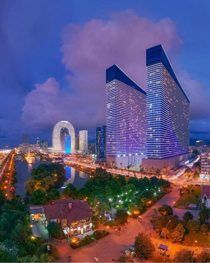 Panoramic Sea And City View Aparthotel In Orbi City Batumi Esterno foto